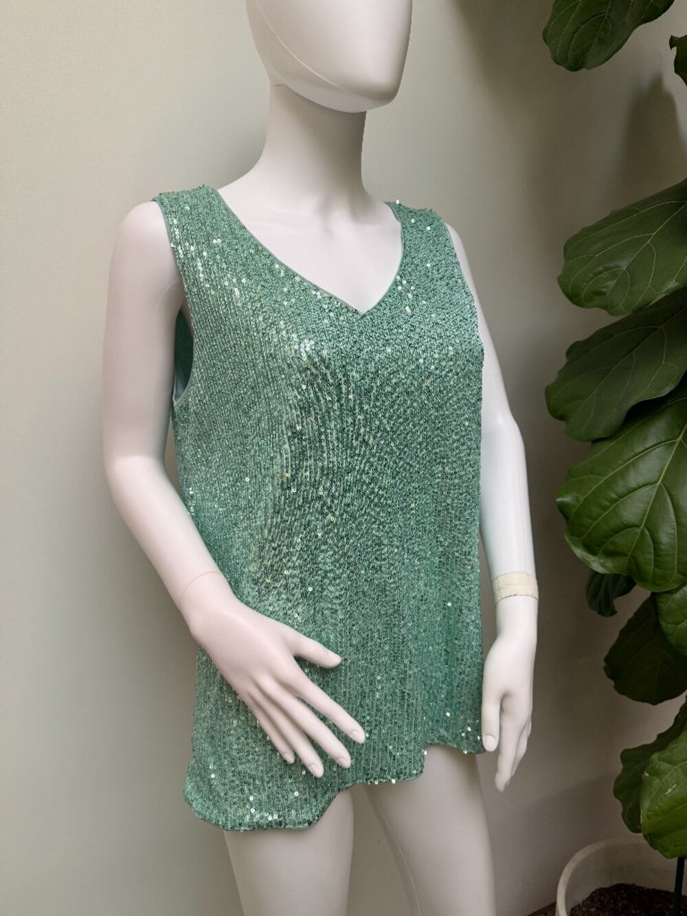 FUN Pastel Mint Green Flattering V-Neck Sequin Tank M/L